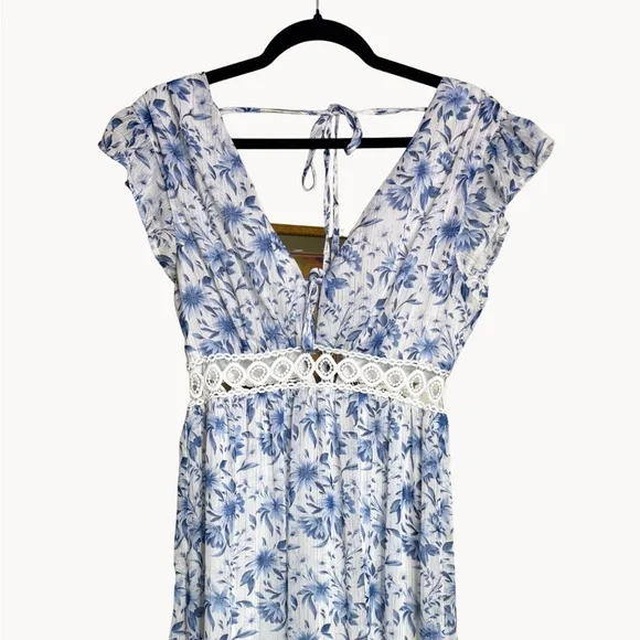 ✨ Don’t Miss Out! Lulus Blue Floral Open-Back Dress – X
Midi Dress - Picture 2 of 8